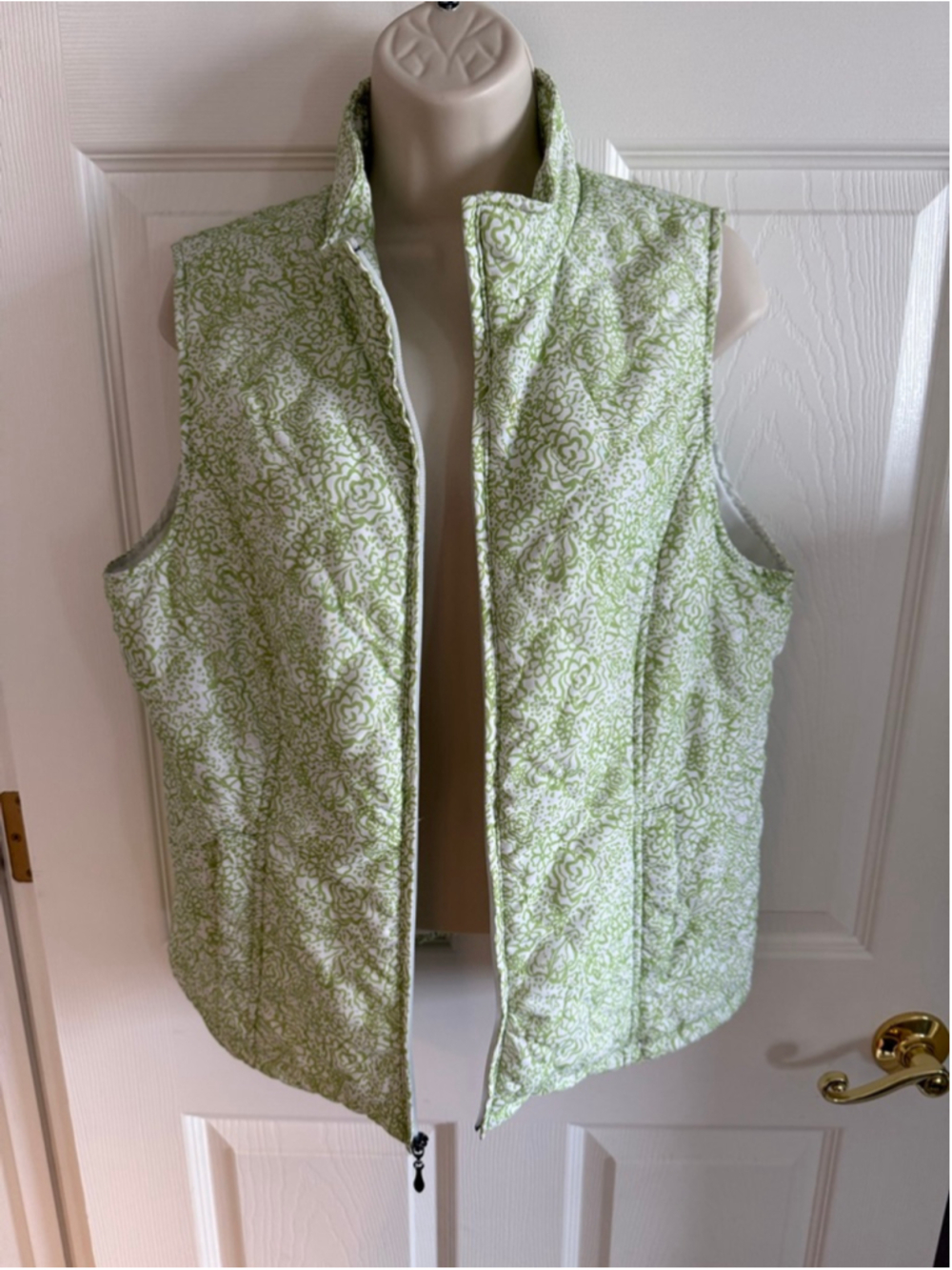 Christopher & Banks quilted vest green and white floral size Medium - Picture 2 of 9